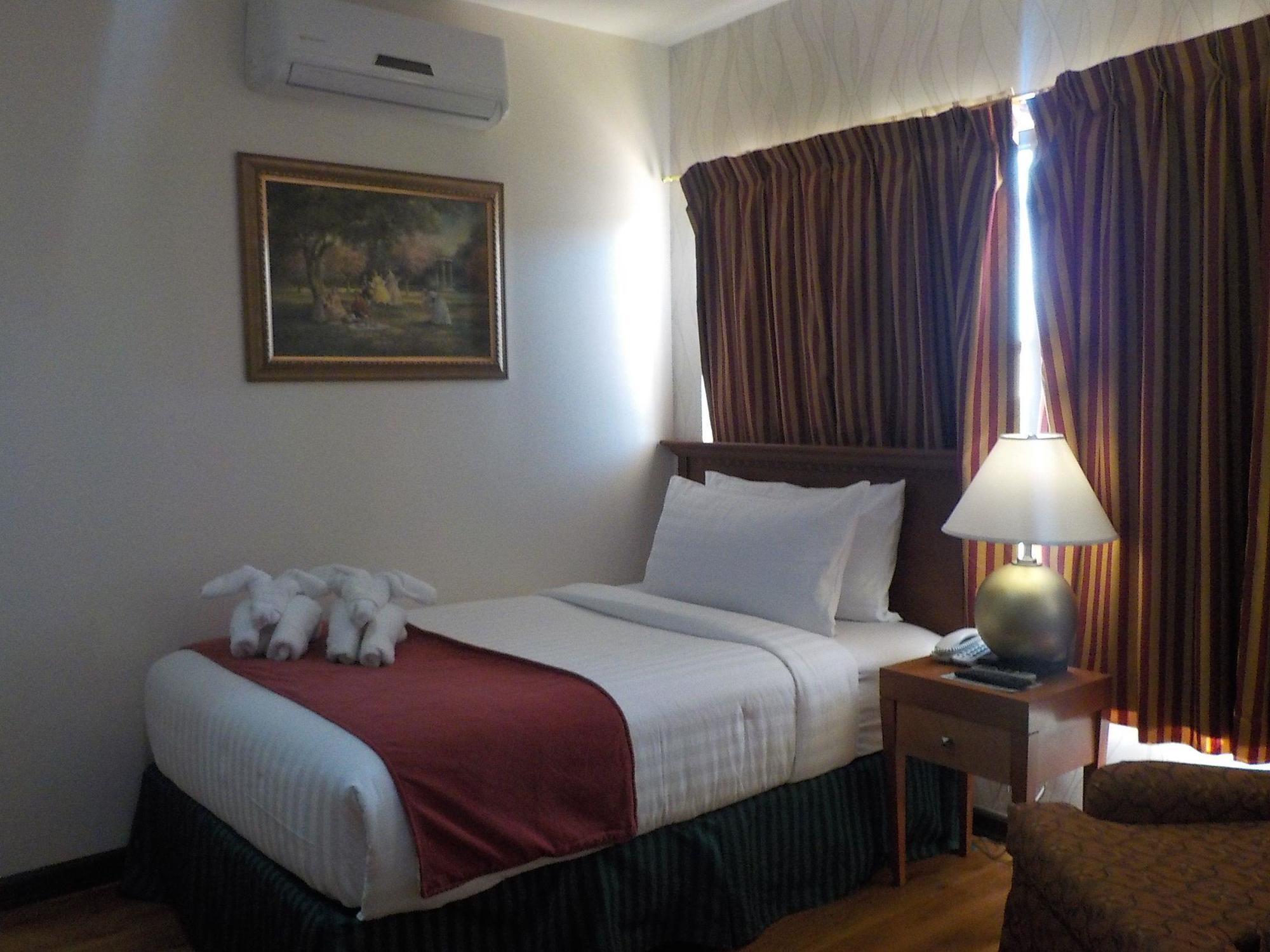 Royal Suites Condotel Kalibo Extérieur photo