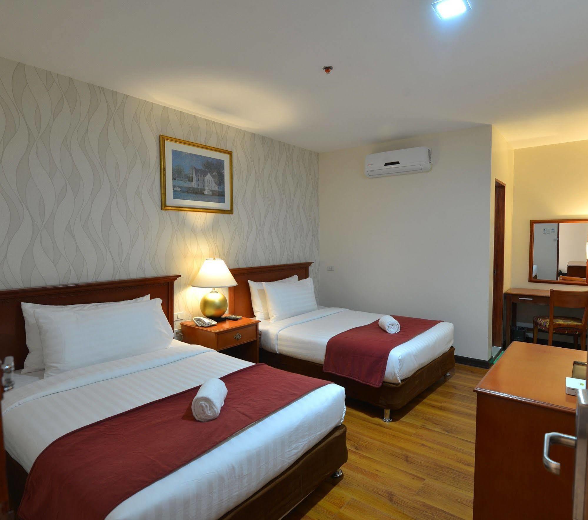 Royal Suites Condotel Kalibo Extérieur photo
