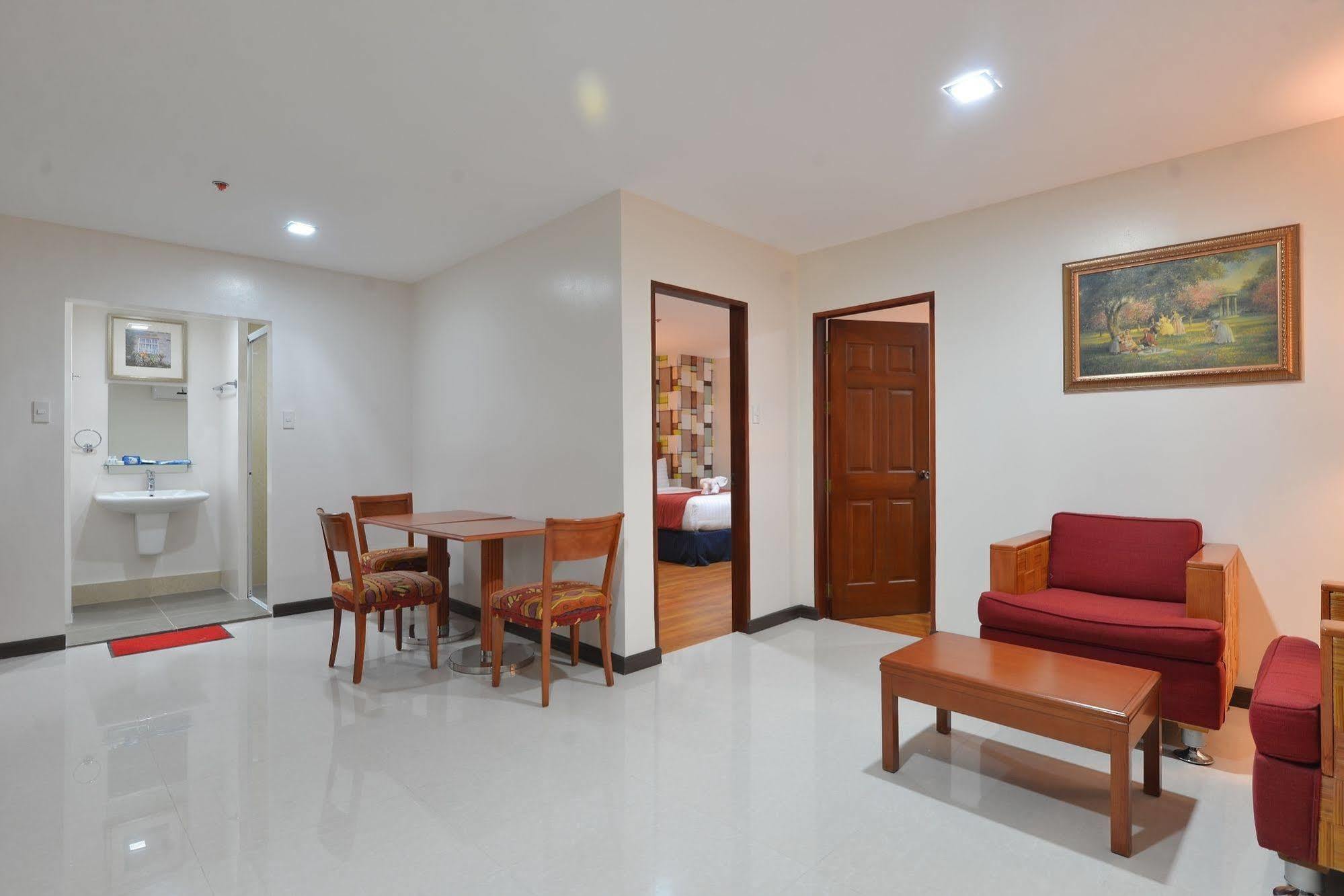 Royal Suites Condotel Kalibo Extérieur photo