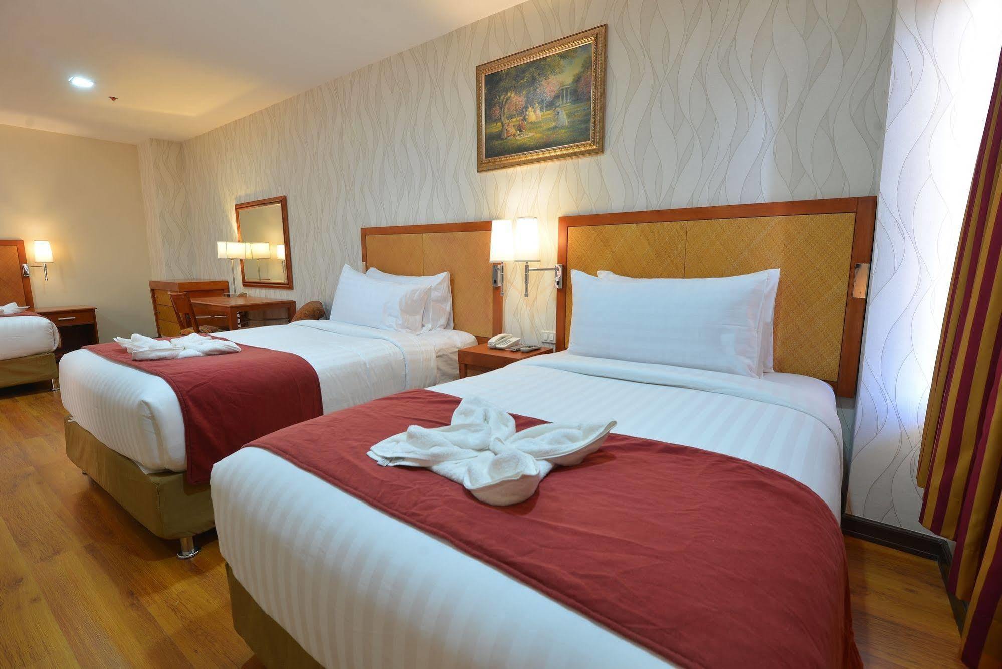Royal Suites Condotel Kalibo Extérieur photo