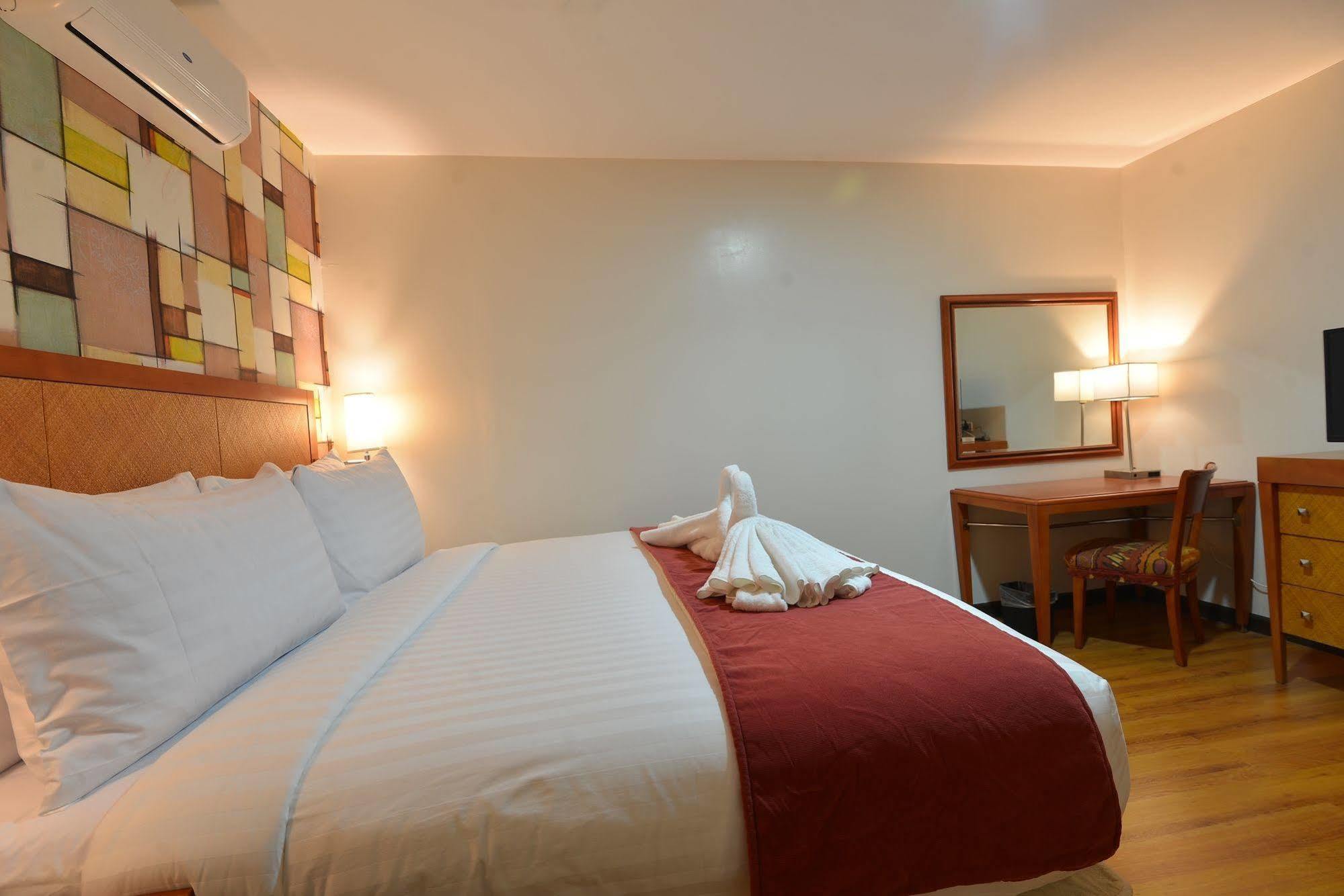 Royal Suites Condotel Kalibo Extérieur photo