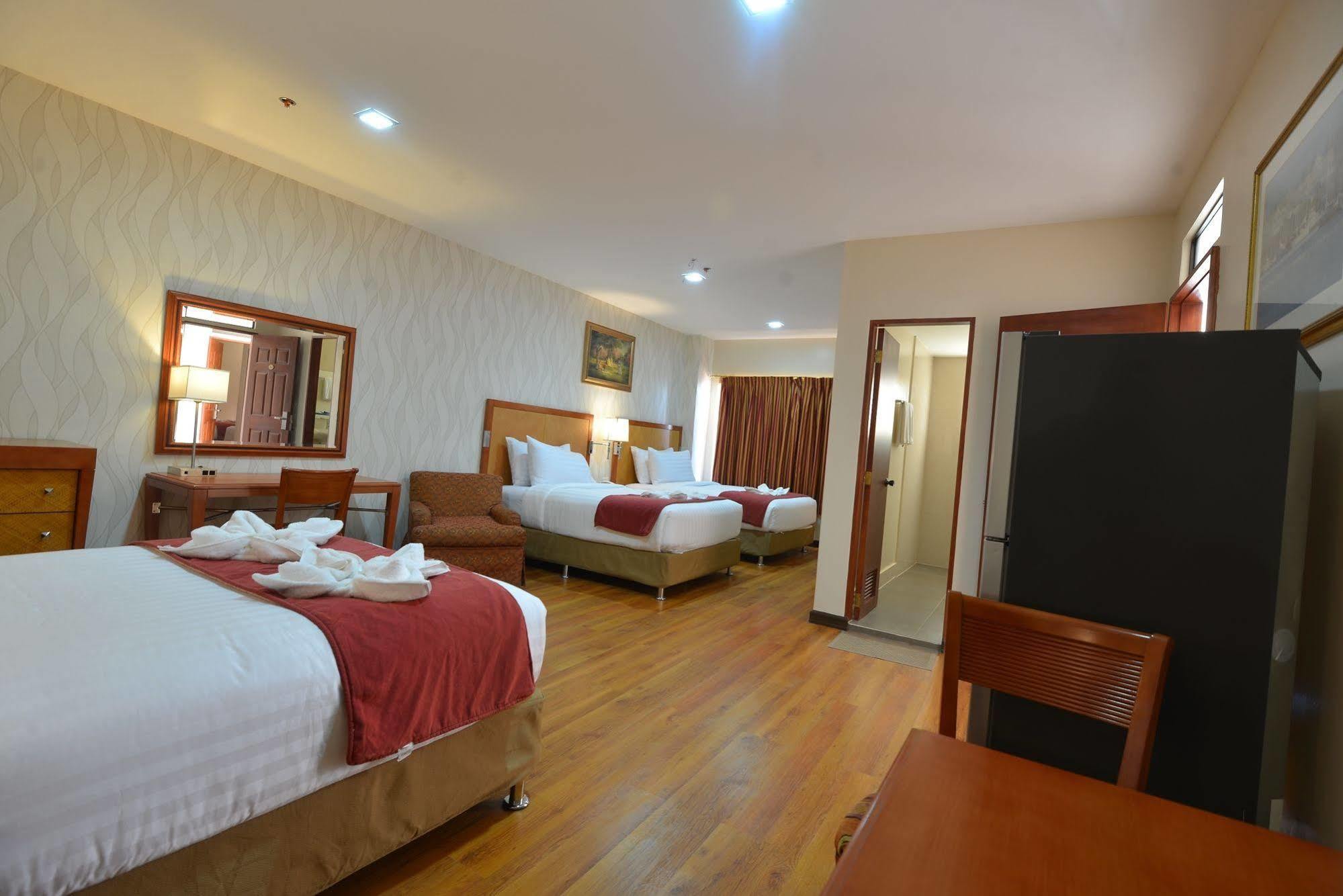 Royal Suites Condotel Kalibo Extérieur photo