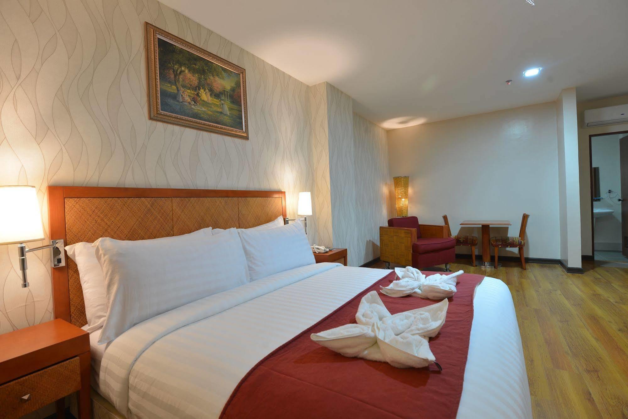 Royal Suites Condotel Kalibo Extérieur photo
