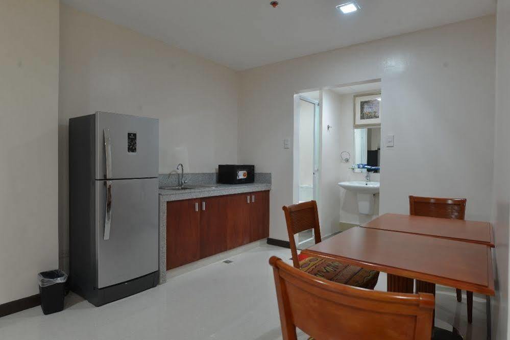 Royal Suites Condotel Kalibo Extérieur photo